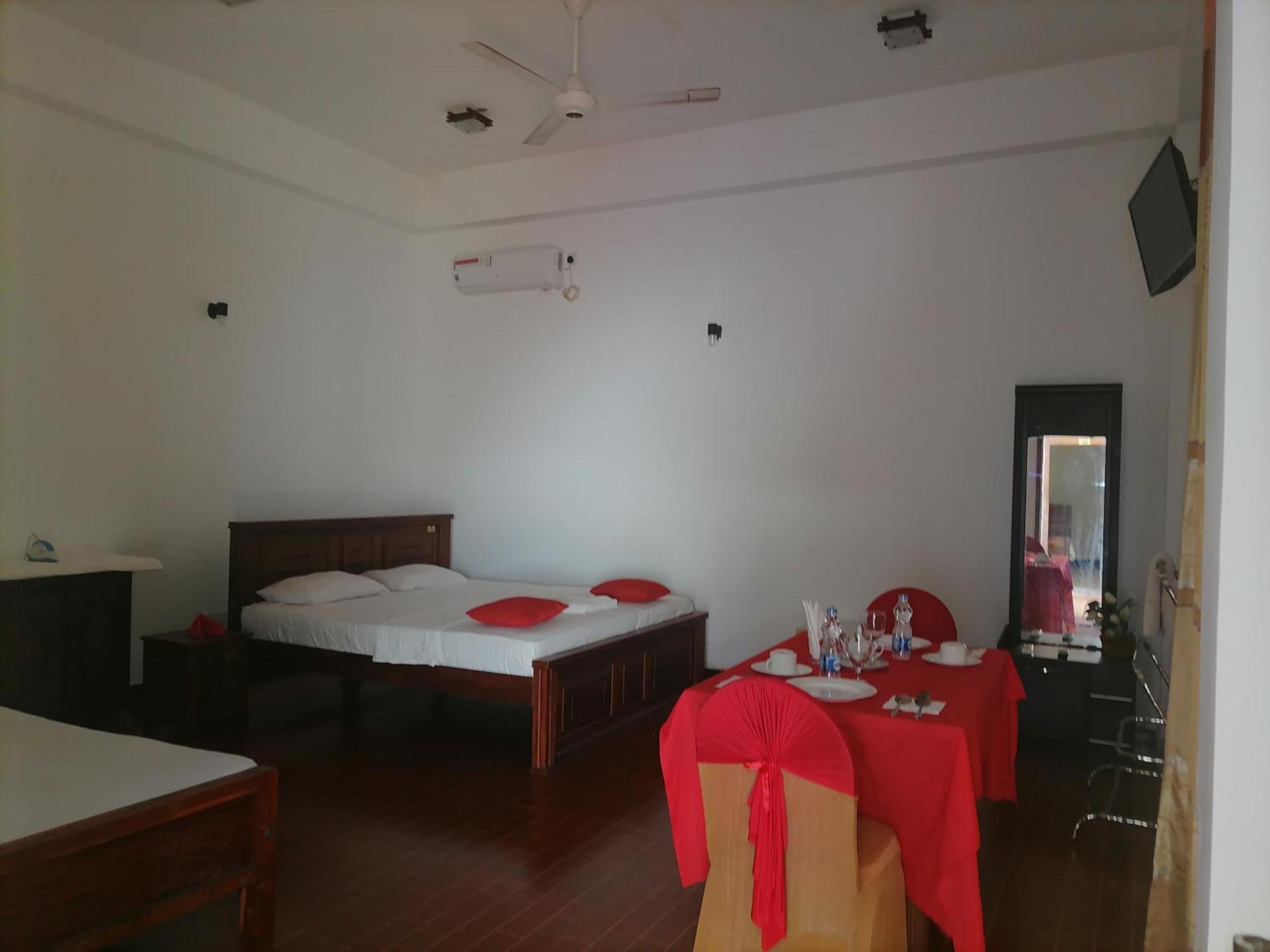 Avanya Hotel&Reception Hall Angunakolapelessa Dış mekan fotoğraf
